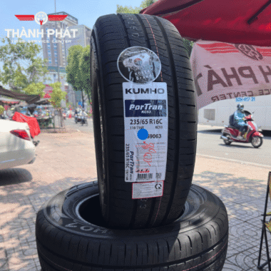 Lốp Kumho Portran KC53 235/65R16C cho xe tải nhẹ & xe dịch vụ