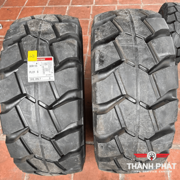 lốp xe nâng 300-15 bridgestone cho xe nâng hàng