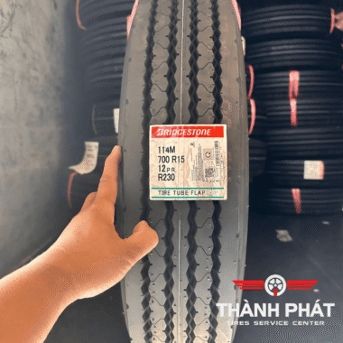 Lốp Bridgestone 700R15 R230 12PR cho Isuzu Carter 1T9 – 2T5 – Bền bỉ, chịu tải tốt
