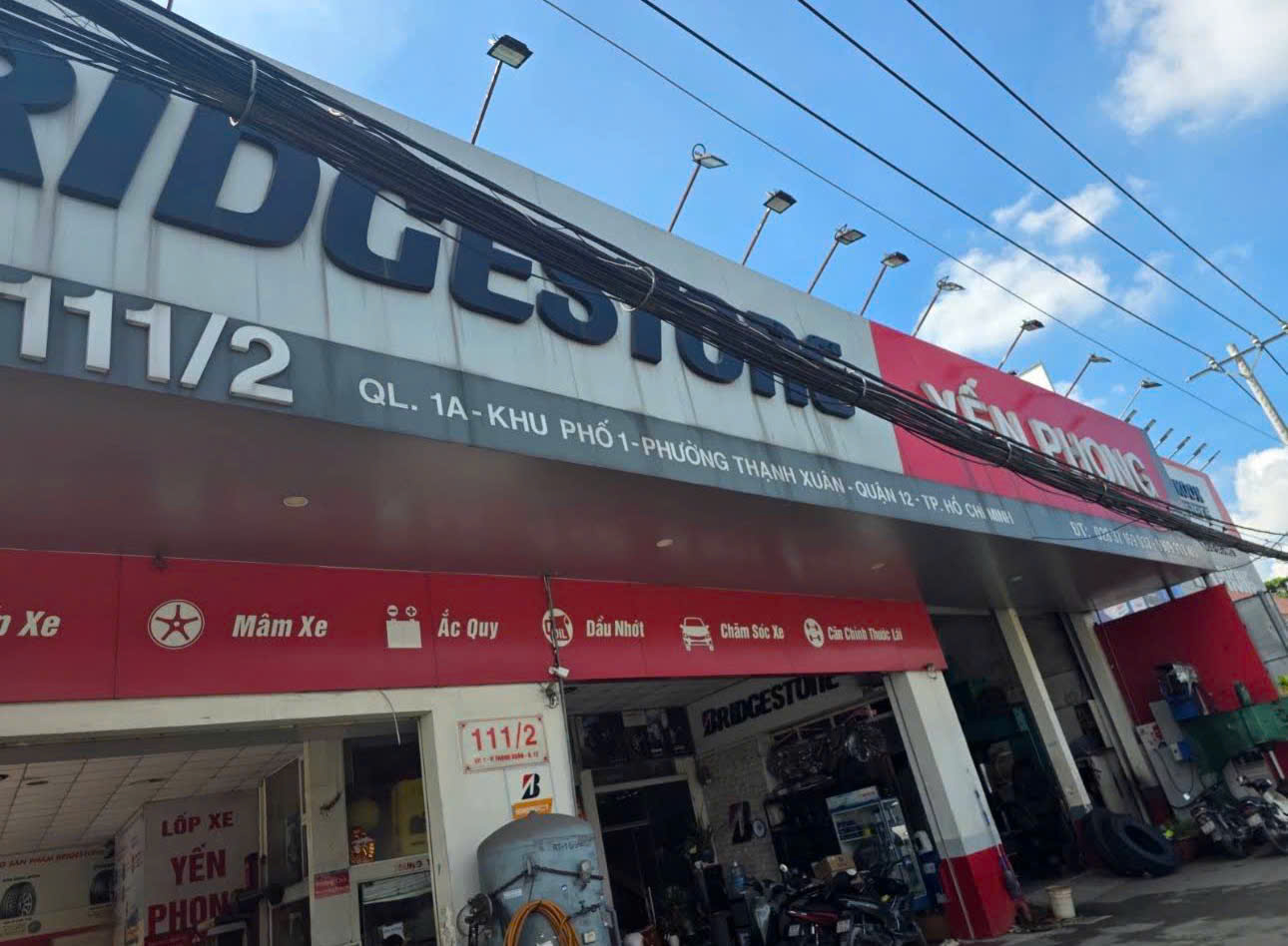 Công việc thợ lốp và kỹ thuật viên ô tô